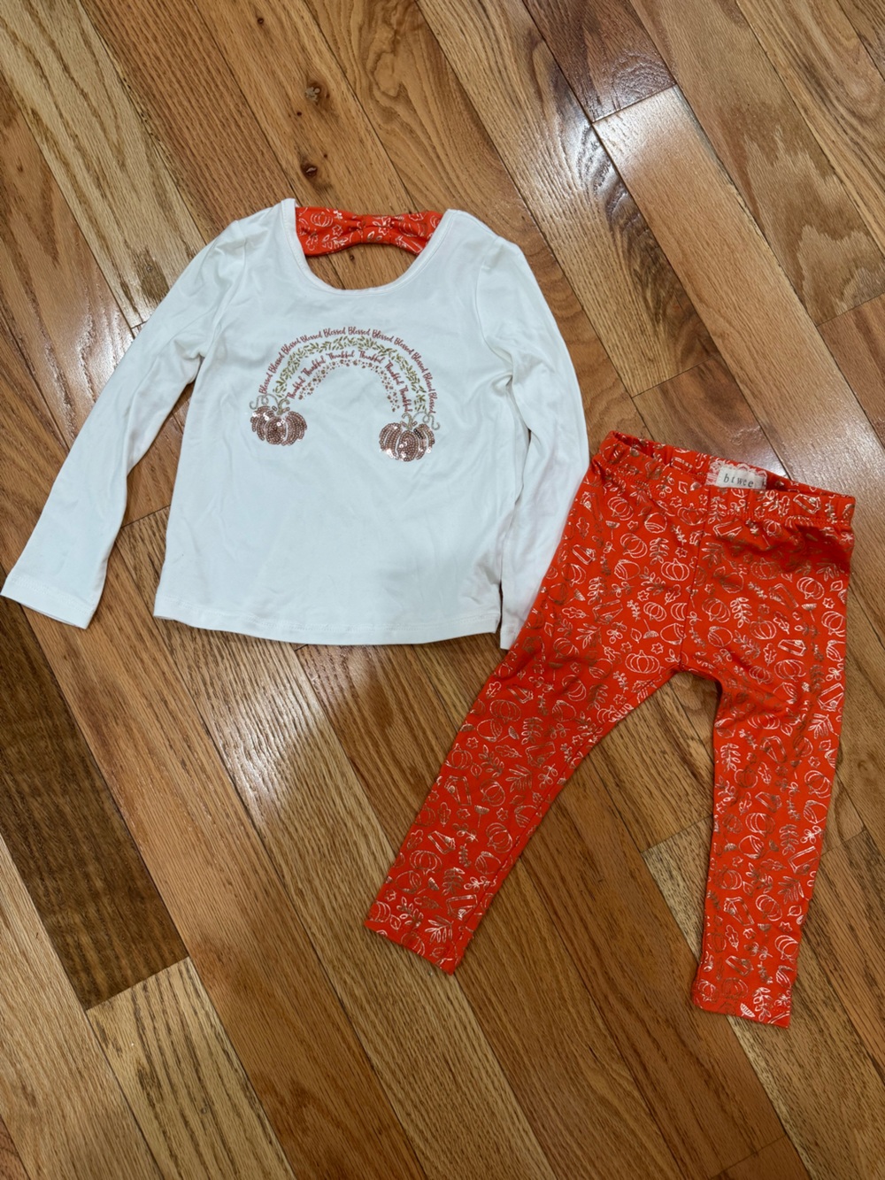 btween White Long-Sleeve Top with Orange Floral Pumpkin Leggings